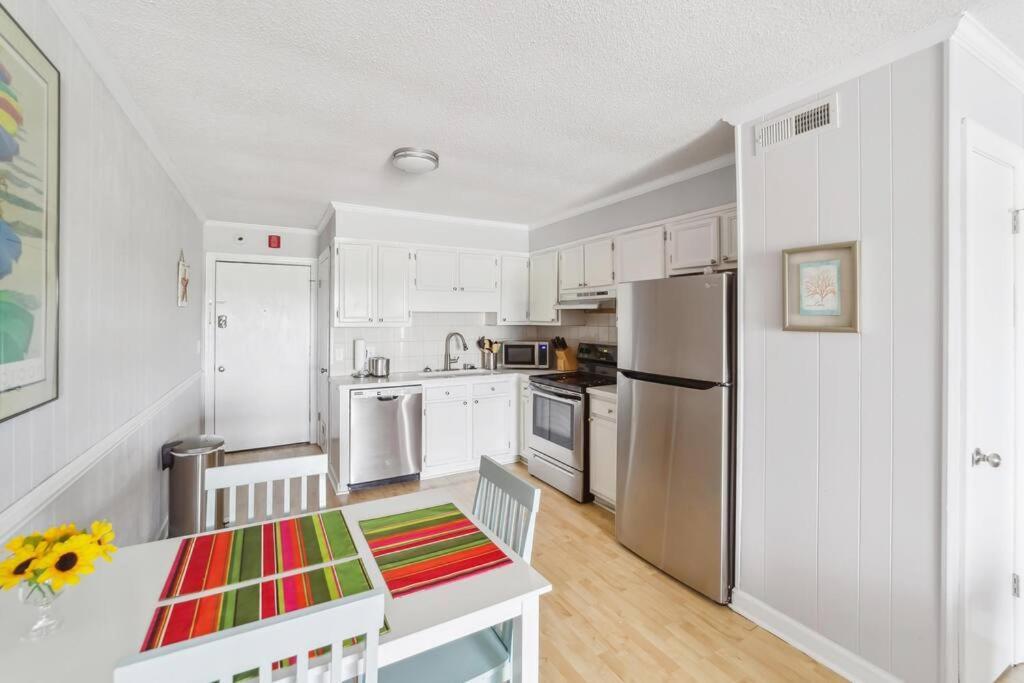 Right Across Beach Pool View Private Balcony By Zen Living Short Term Rental Myrtle Beach Exterior photo