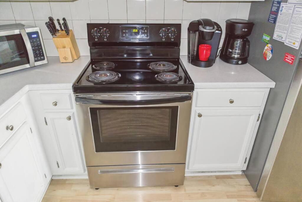 Right Across Beach Pool View Private Balcony By Zen Living Short Term Rental Myrtle Beach Exterior photo