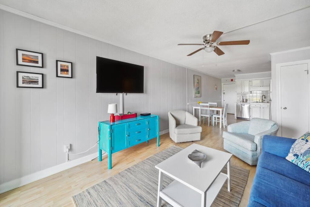 Right Across Beach Pool View Private Balcony By Zen Living Short Term Rental Myrtle Beach Exterior photo